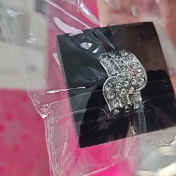 No Flower Barred White Ring 💍 Silver STRETCHY - Picture 3 of 3